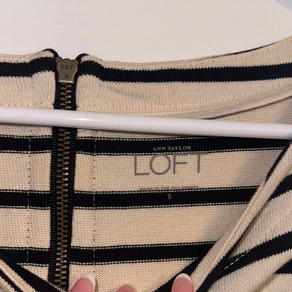 LOFT Cream and Black Striped 3/4 Sleeve Blouse Size Small - Picture 2 of 6